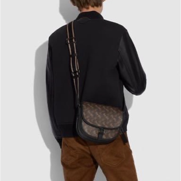 C5383 - Coach Hitch Crossbody with Horse and Carriage Print - Picture 14 of 14